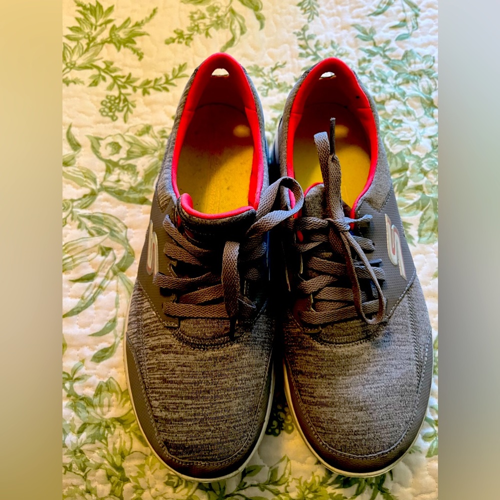 Sz 10 Skechers